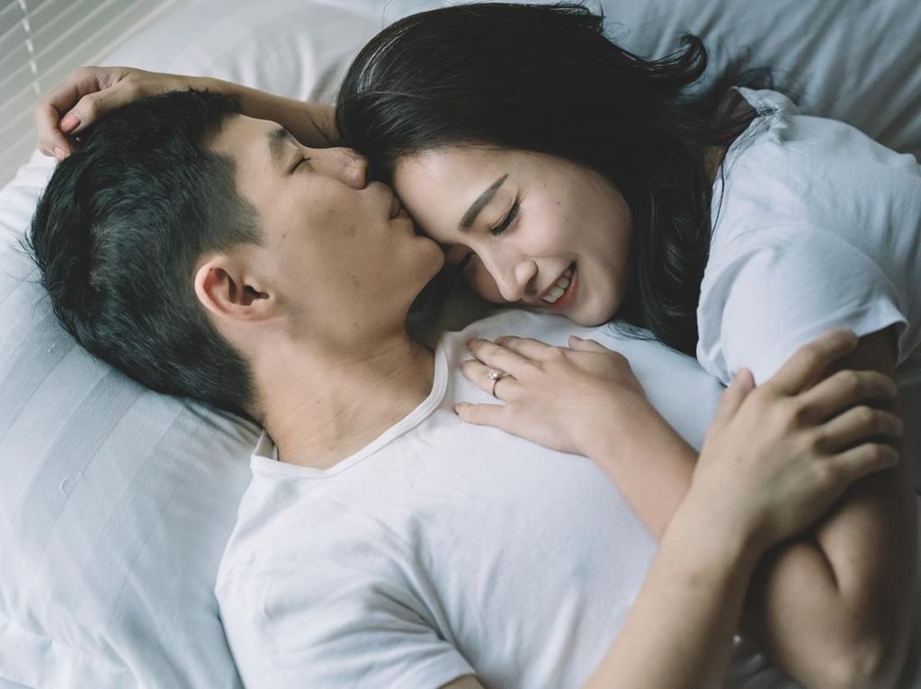 5 Posisi Seks di Pagi Hari yang Bisa Bikin Kurus, Dobel Nikmat!